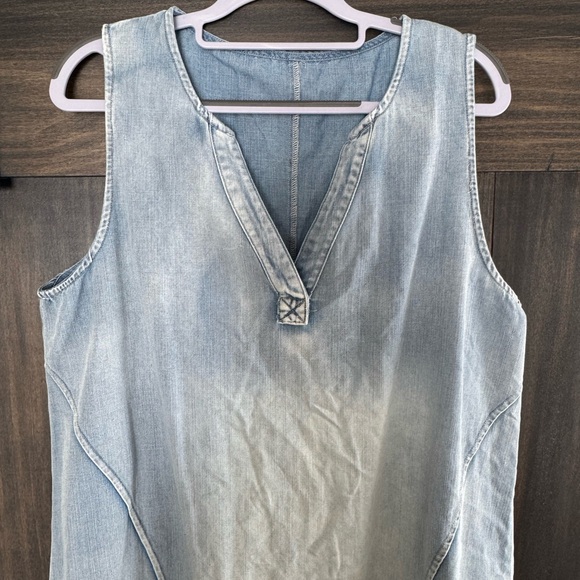 Light Blue Sleeveless Denim Top - Picture 3 of 5